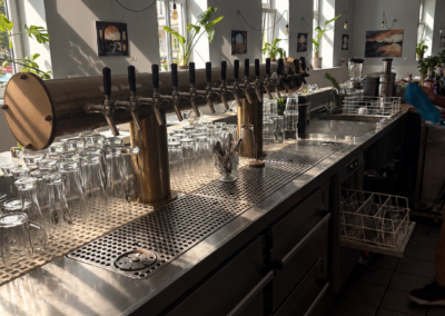 Bar mit Zapfanlage im Edelweiss München